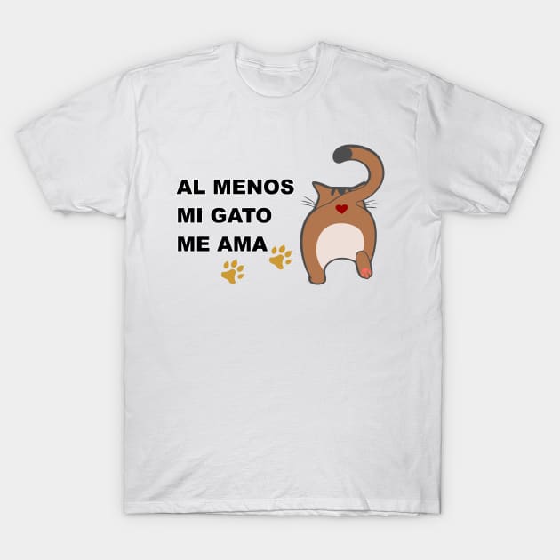 Al menos mi gato me ama T-Shirt by Korvus78